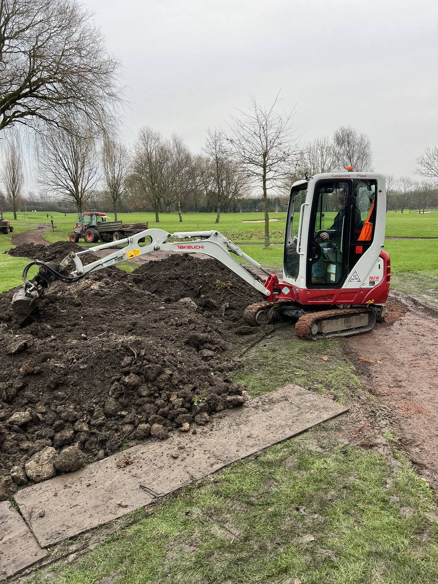 hookes's tweet image. @DiggerduncTPL @DentonGolfClub reshaping the 4th green bank.