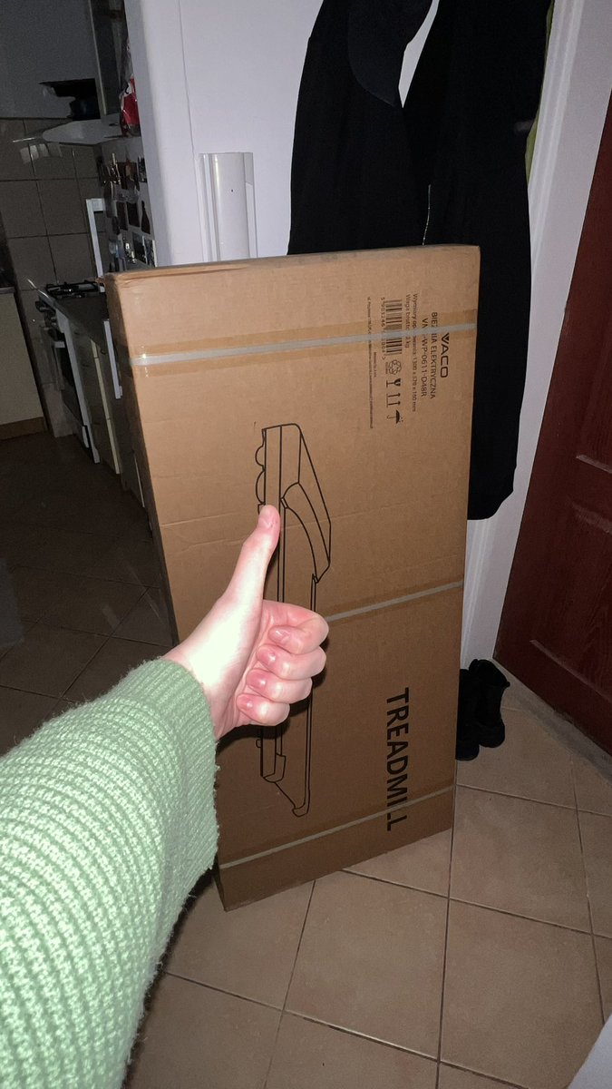 mikomusia's tweet photo. my treadmill has arrived 😭 idk what was i thinking I don’t have anywhere to put it 😭 https://t.co/VJp0frZWiL