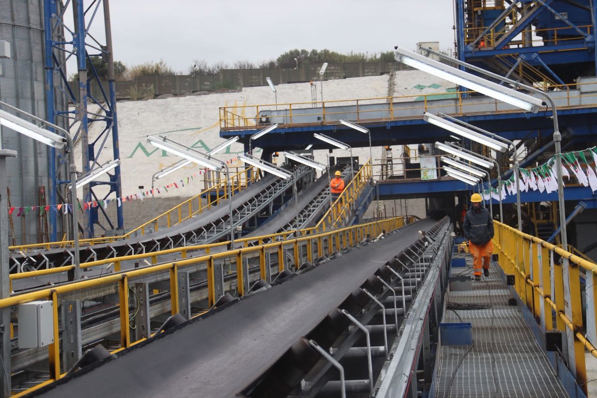 Algeria3New's tweet photo. FÉLICITATIONS À L’ALGÉRIE !

La plus grande usine d’huiles végétales d’Afrique, Ketama Agri Food, située à Jijel, sera prochainement mise en service avec une capacité de production exceptionnelle.

- Cette usine devrait permettre de couvrir environ 40 % des besoins du marché national en huile de table après son lancement, ainsi que 70% des besoins en aliments pour moutons.