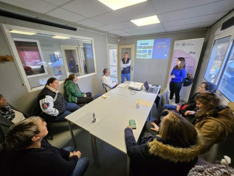 Hier, nous avons eu plaisir de collaborer avec Guintoli (<a href="/groupe_NGE/">NGE</a>) lors d’un événement dédié à la promotion de la diversité dans le transport poids lourd pour les femmes 👩👩‍🦰👱‍♀️👩‍🦳
Merci aux 8️⃣ participantes et aux intervenants pour ce succès ! 🚛
#Recrutement #AvecFranceTravail