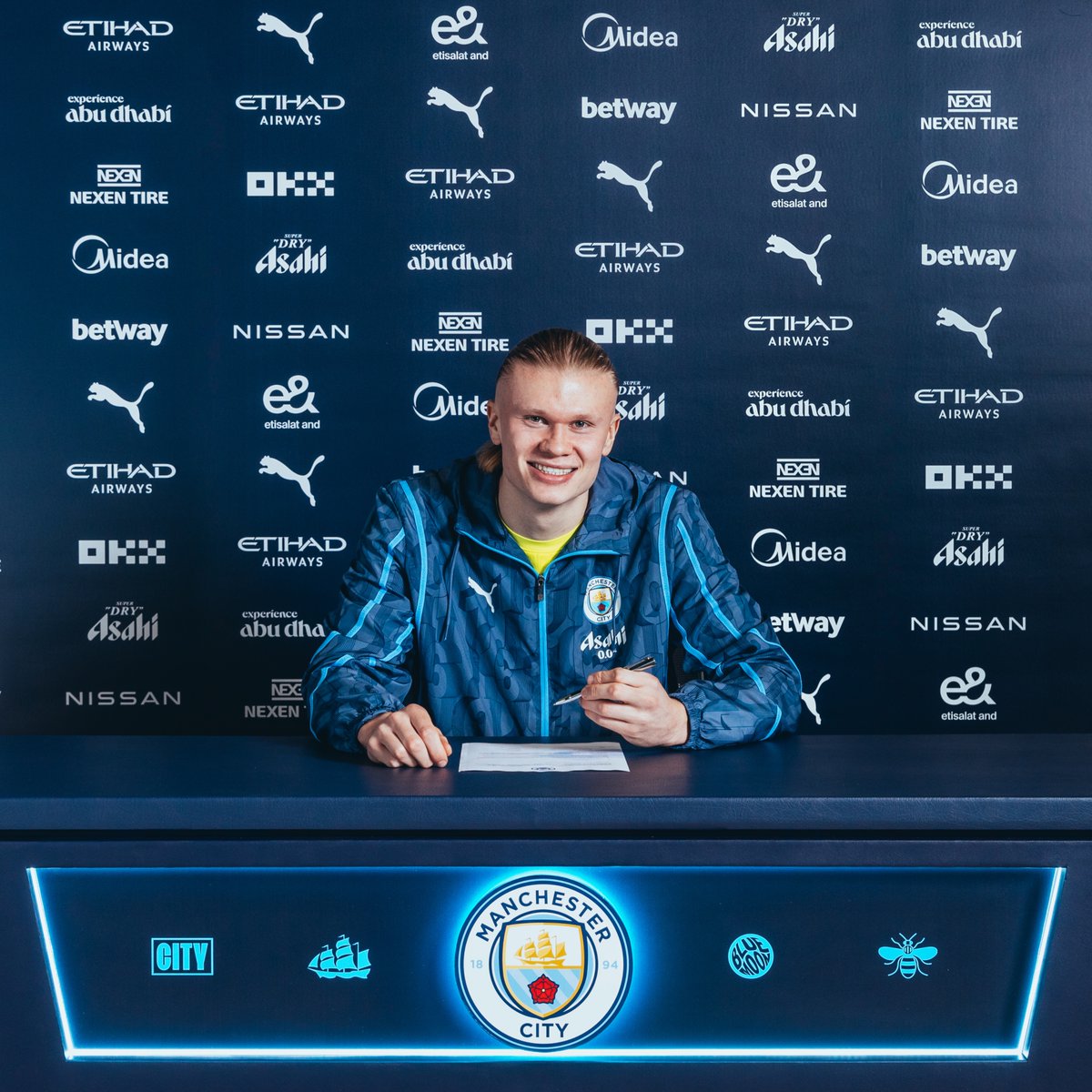 ManCityFra's tweet photo. ✍️📸 https://t.co/ef8wZts3OS