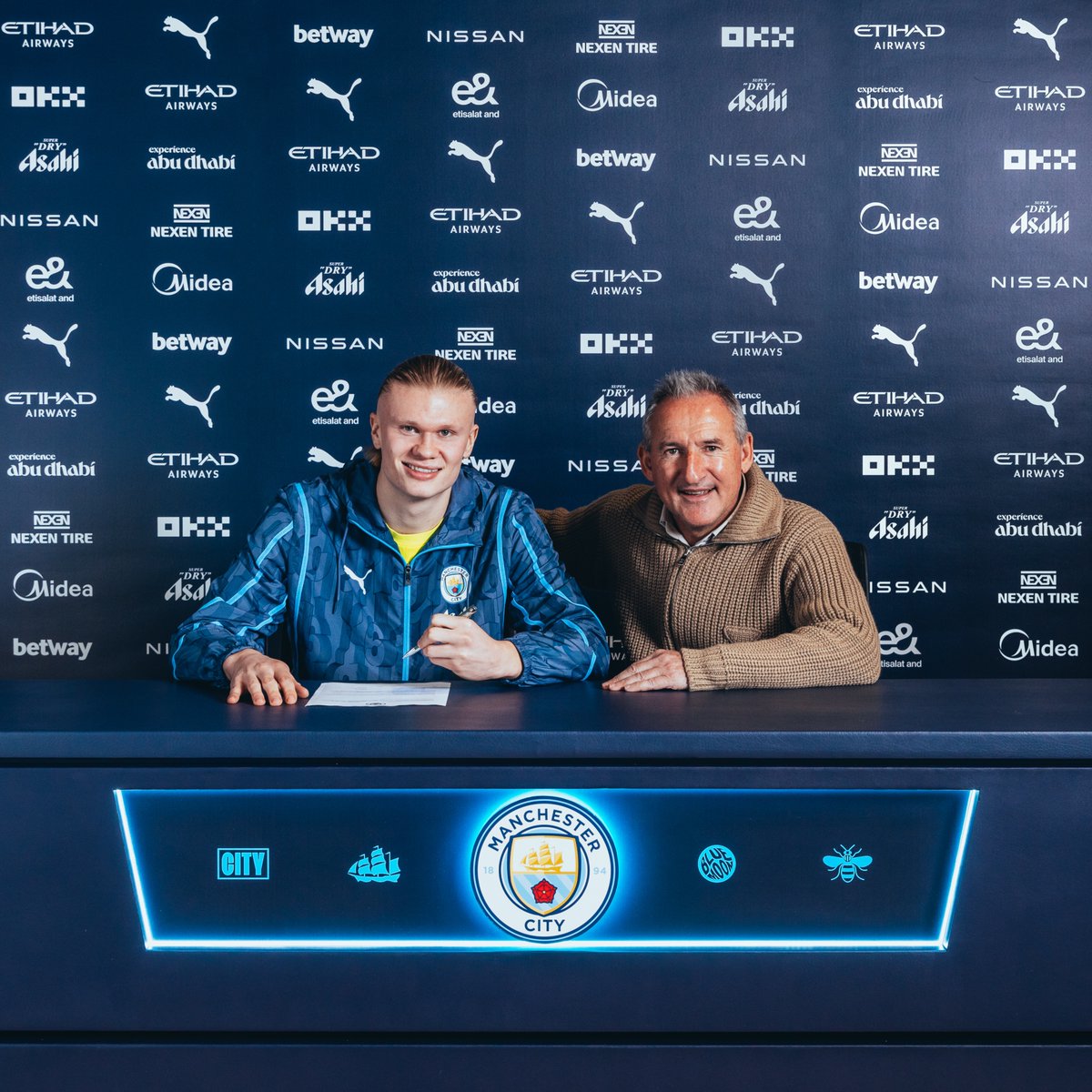 ManCityFra's tweet photo. ✍️📸 https://t.co/ef8wZts3OS