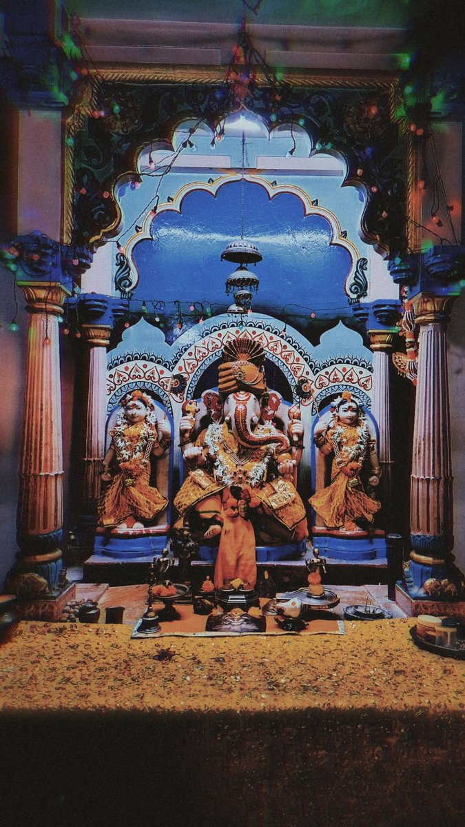 desi_thug1's tweet photo. Divya Darshan of Shri Dhundi Ganapati Bappa 🚩 https://t.co/6S6DnZt7PV