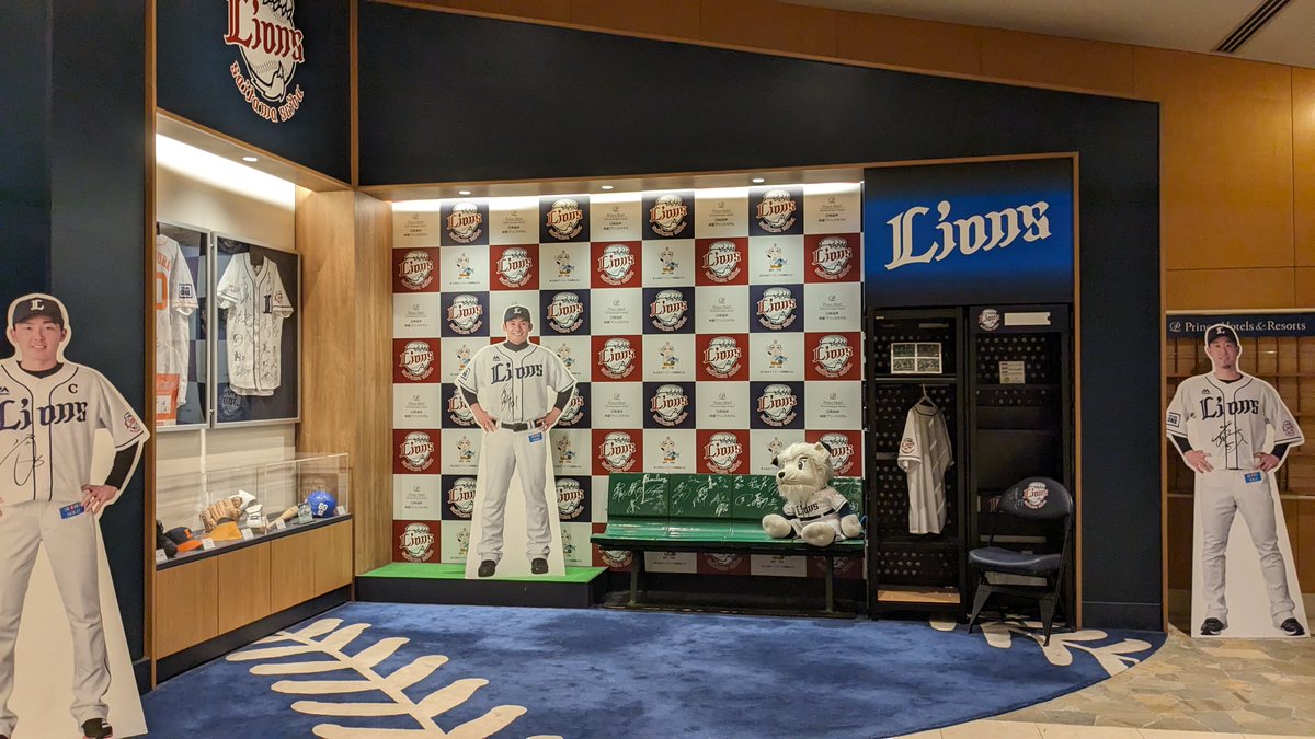 fireofireo's tweet photo. 去年、西武ホールディングスの株主優待券を使って、宮崎県の南郷プリンスホテルに泊まりました。株主優待券は100株保有で1000円×3枚をもらえます。
西武ライオンズのキャンプで選手たちが利用するらしく、ライオンズ関連の展示コーナーも⚾
目の前が海岸で素晴らしい景色でした🌊

#株���優待 https://t.co/YMOo9HwVr5