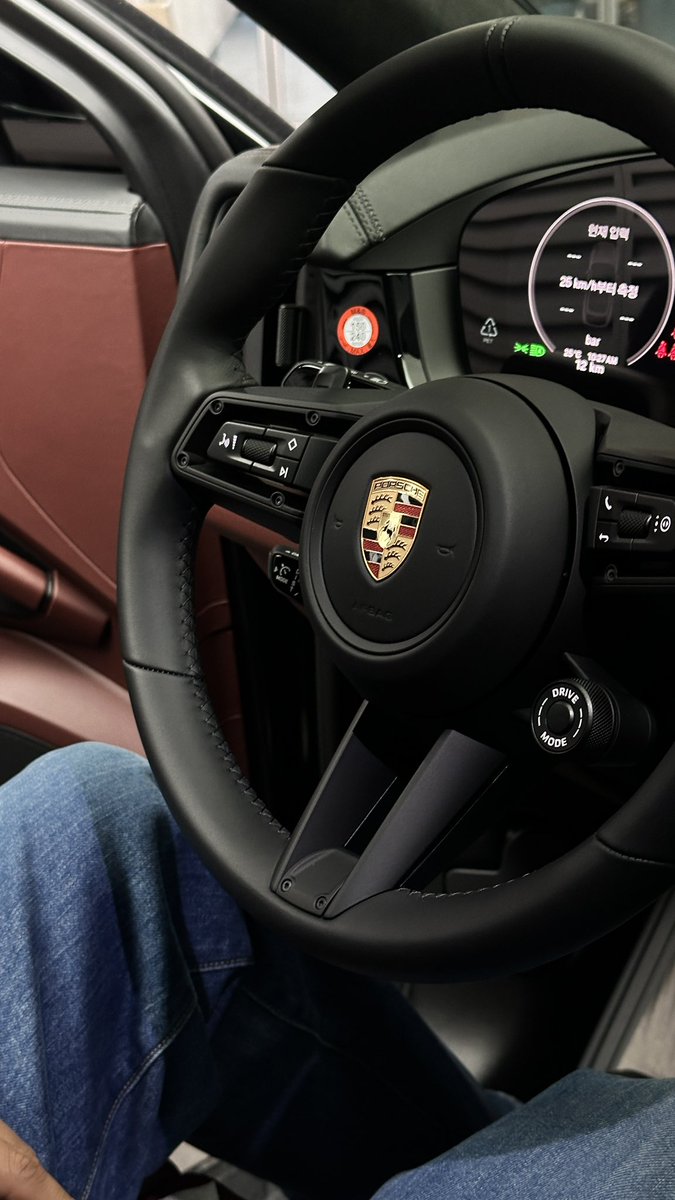 Small_o's tweet image. Porsche