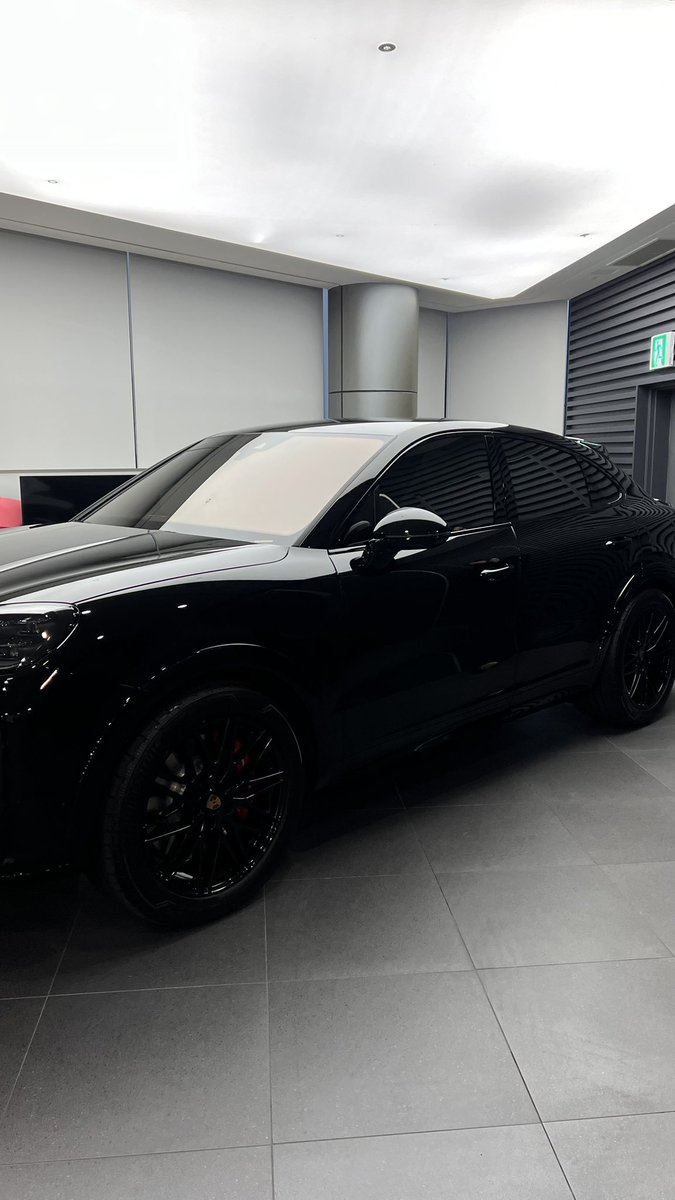 Small_o's tweet image. Porsche