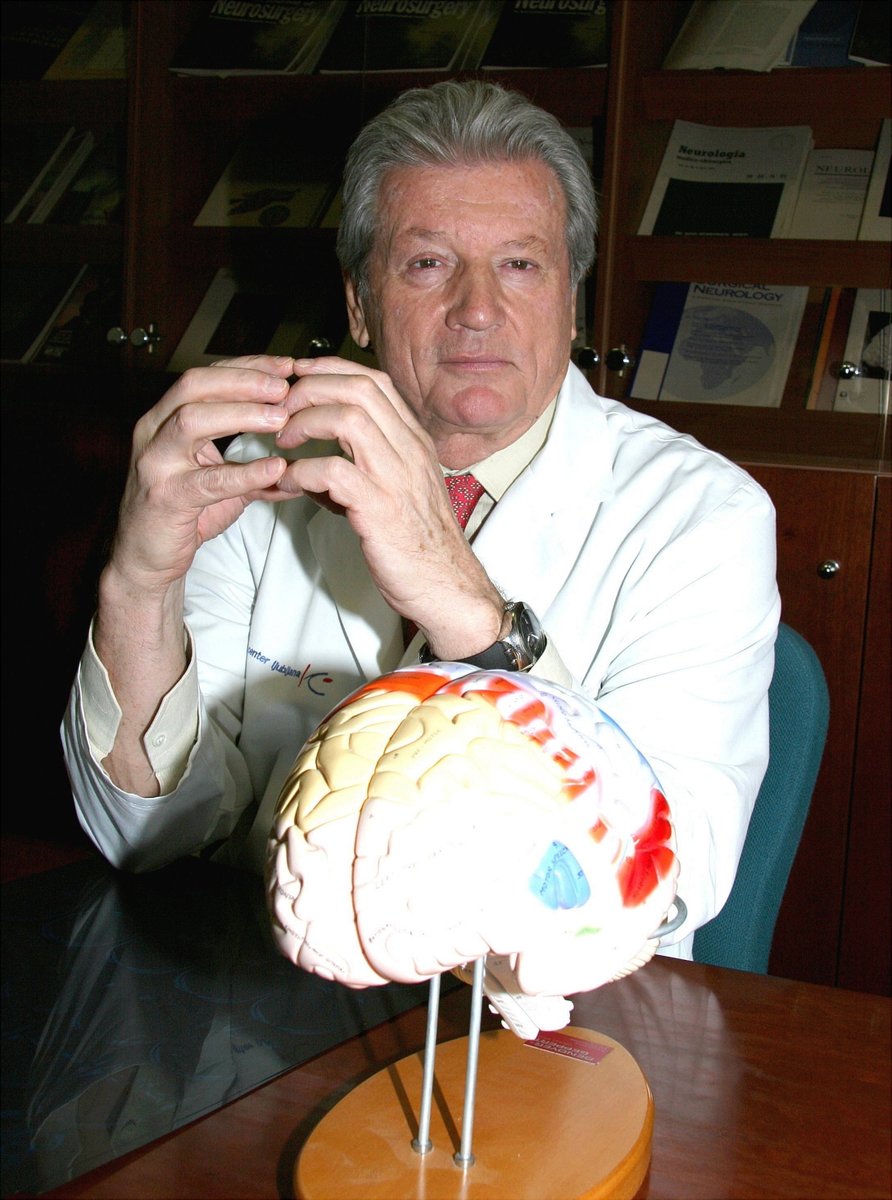 In memoriam: prof. dr. Vinko V. Dolenc (1940–2025)

Užaloščeni, vendar z globokim spoštovanjem, smo 16. januarja 2025 sprejeli vest o smrti velikana svetovne nevrokirurgije, enega izmed peščice pravih pionirjev mikronevrokirurgije in cenjenega akademika profesorja Vinka V.