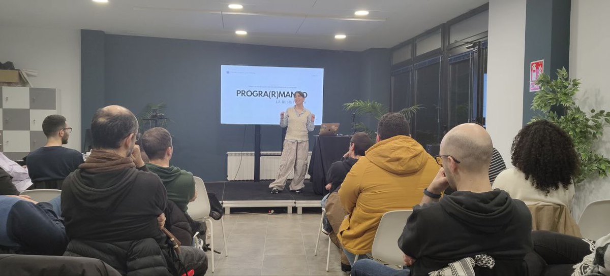 corunawtf's tweet photo. Ayer en CoruñaWTF disfrutamos de una charla increíble de Carol sobre tecnología y activismo 💻✨.

Además, gracias a @CodelyTV, sorteamos una licencia entre los asistentes, ¡y el ganador fue Pablo! 🏆

👏 ¡Gracias por hacerlo posible, comunidad! #CoruñaWTF #Codely #Tech https://t.co/6ReKFv696j