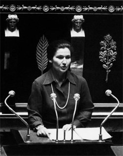 GuimonnetCh's tweet photo. 1975-2025
Une loi indispensable pour les femmes, le respect de leurs droits, de leur corps, leur santé et leur sécurité. Merci 🙏 à Simone Veil 
#SimoneVeil #IVG https://t.co/R7Kro1MdkM