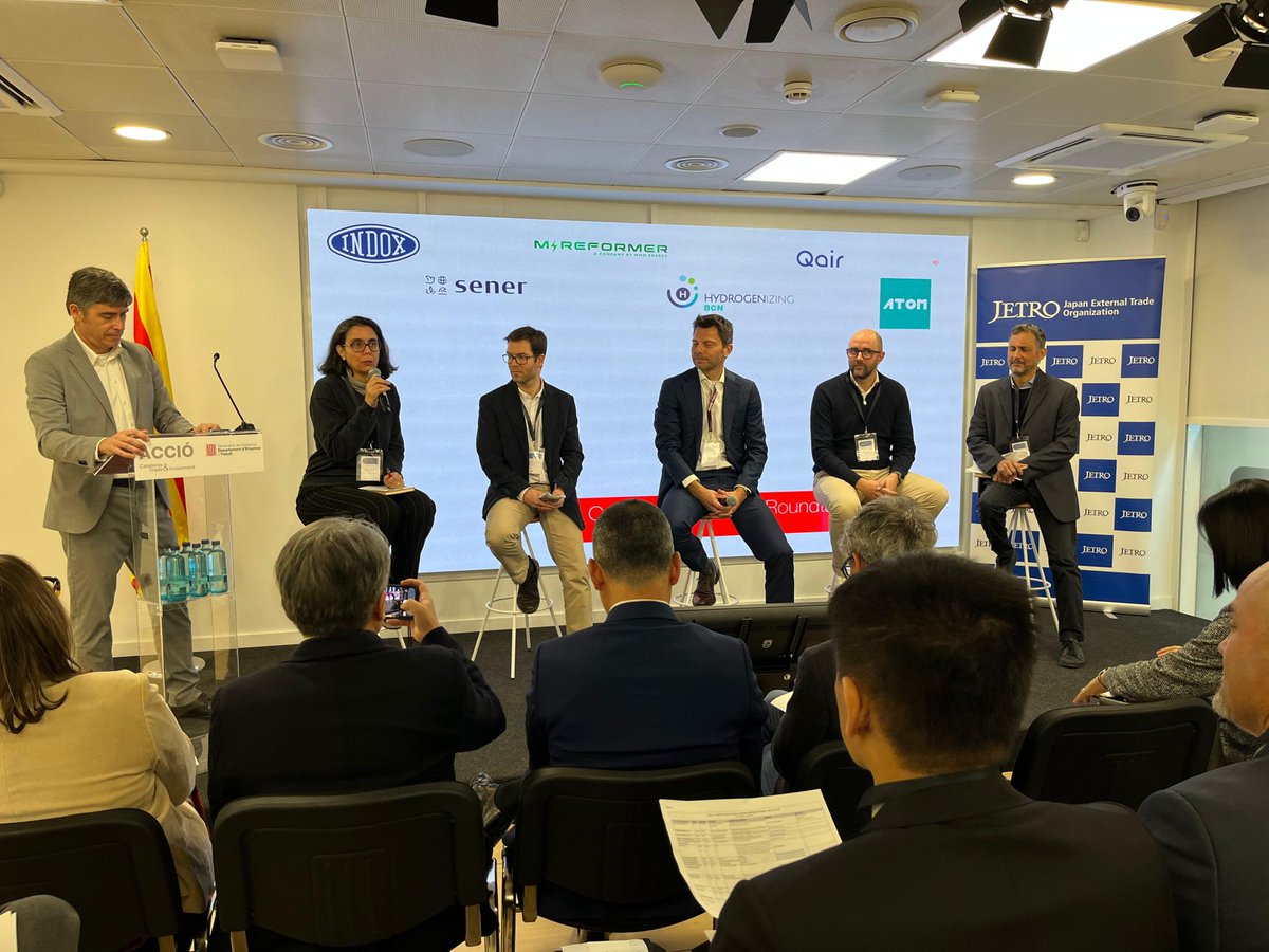 Ahir vam participar a la #trobada a <a href="/accio_cat/">ACCIÓ</a> amb +30 #empreses i #entitats #japoneses que exploren oportunitats de col·laboració en hidrogen verd a #Catalunya, on es va presentar l'ecosistema català d'innovació en hidrogen.

 Una gran oportuitat de #networking internacional!