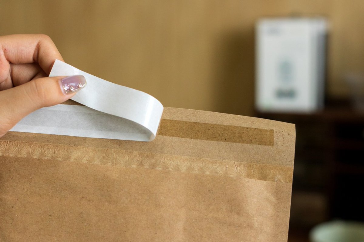 AmesonPackaging's tweet photo. Green Technology Changes the New Style: Pressure Bubble Envelopes
Pressure bubble envelope bag, as an environmentally friendly biodegradable, cushioning shock absorption, good sealing, convenient packaging and self-adhesive seal design in one innovative product.

#paper #ameson https://t.co/wev6RRDqvW