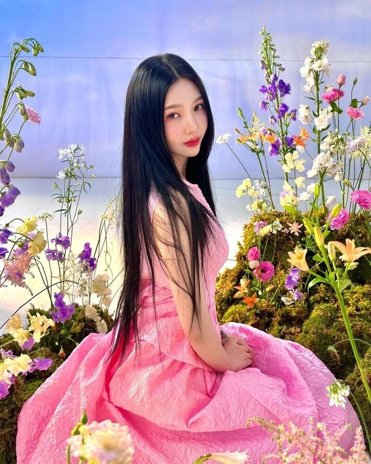 uma flor no meio das flores