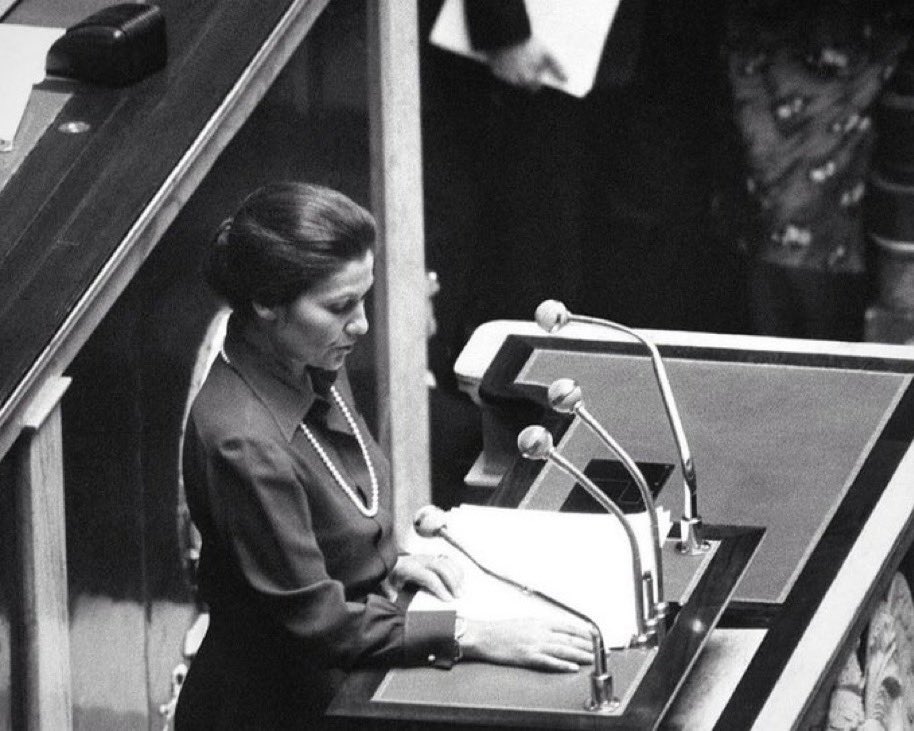 MCFarcy's tweet photo. Madame, 50 ans après, d’un pays l’autre, votre combat est toujours le nôtre.
🇫🇷 Au nom de toutes les #femmes françaises : merci 🙏
#50ans #mondroit #monchoix #IVG #SimoneVeil #MerciMadame https://t.co/2GGDAtrcqx