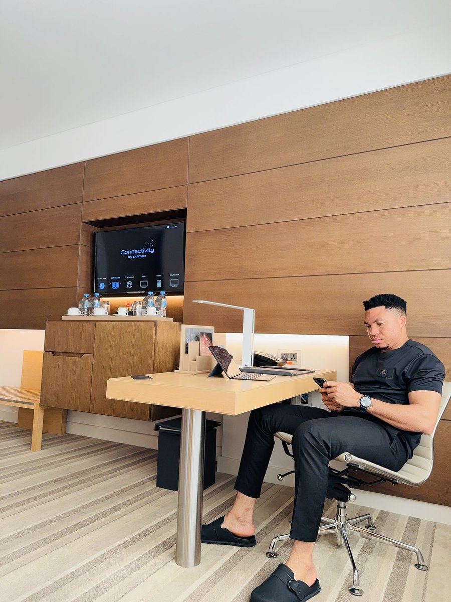 JuliusElum's tweet photo. Your work is your craft🔥

To master your craft to the point you're monumental, you've got to show up daily.

Give it your 100% energy and concentration.

Be intentional to the point you're obsessively devoted to your craft.

To kill distraction this year—

Pragmatically, start with censoring your social media accounts— unfollow accounts that don't feed you with the contents that aligns to areas you want to improve and become better at this year.

Then carefully seek out new account to follow that aligns with the content you want to see on your feed.

This might sound absurd, respectfully, this is not to say that skit or meme content creators aren't doing great jobs, at least they put smile and laughter in people's face especially giving the state of the economy right now in Nigeria, however, if you want to make something out of your life as a young person this year, it would be more productive to unfollow meme & skit accounts that keeps you scrolling looking for content to make you laugh 

This year is not the time to laugh, COVID-19 is over, if you still feed on meme or funny content, you're burning your time in exchange for nothing.

Secondly, to perfect your craft, you need a phenomenal mindset, I would recommend you go on YouTube and listen to Robin Sharma podcast, he is one monumental speaker I have listened to for the past 5 years that shaped my mindset on work, creating the life you desire, leadership and host of other revolutionary ideas he shares.

You can also read his recent launched book on the "8 Wealth Money can't Buy".

Success in mastering your craft goes with the right mindset.

Mindset is everything.

The right mindset is the why I have been working for the past 18 hours none stop while some of you have slept away 10 hours in the past 24 hours.

The hallmark is to to keep yourself busy but to be productive.

As a Web3 enthusiasts, you should spend time daily studying how the ecosystem work.

I'm of the opinion that you should know one thing about everything and everything about what thing, that's what set you apart.

There exist different niches in web3—

You can decide to master Web3 Jobs, trading, airdrop farming.

You can also decide to venture into developing and programming.

You can also, start as a community manager, moderator, team manager 

Who said you can't start a web3 marketing agency, build project management team.

Who said you can build an app that brings a disruptive solution to the web3 ecosystem.

What about digital hedge funds company.

You can pioneer an asset management company 

Like there is a lot to be done in Web3

The whole web3 ecosystem is hinged on bringing decentralization, security, personalization, transparency, ownership and accessibility which is can't be achieved to a huge extend with web2.