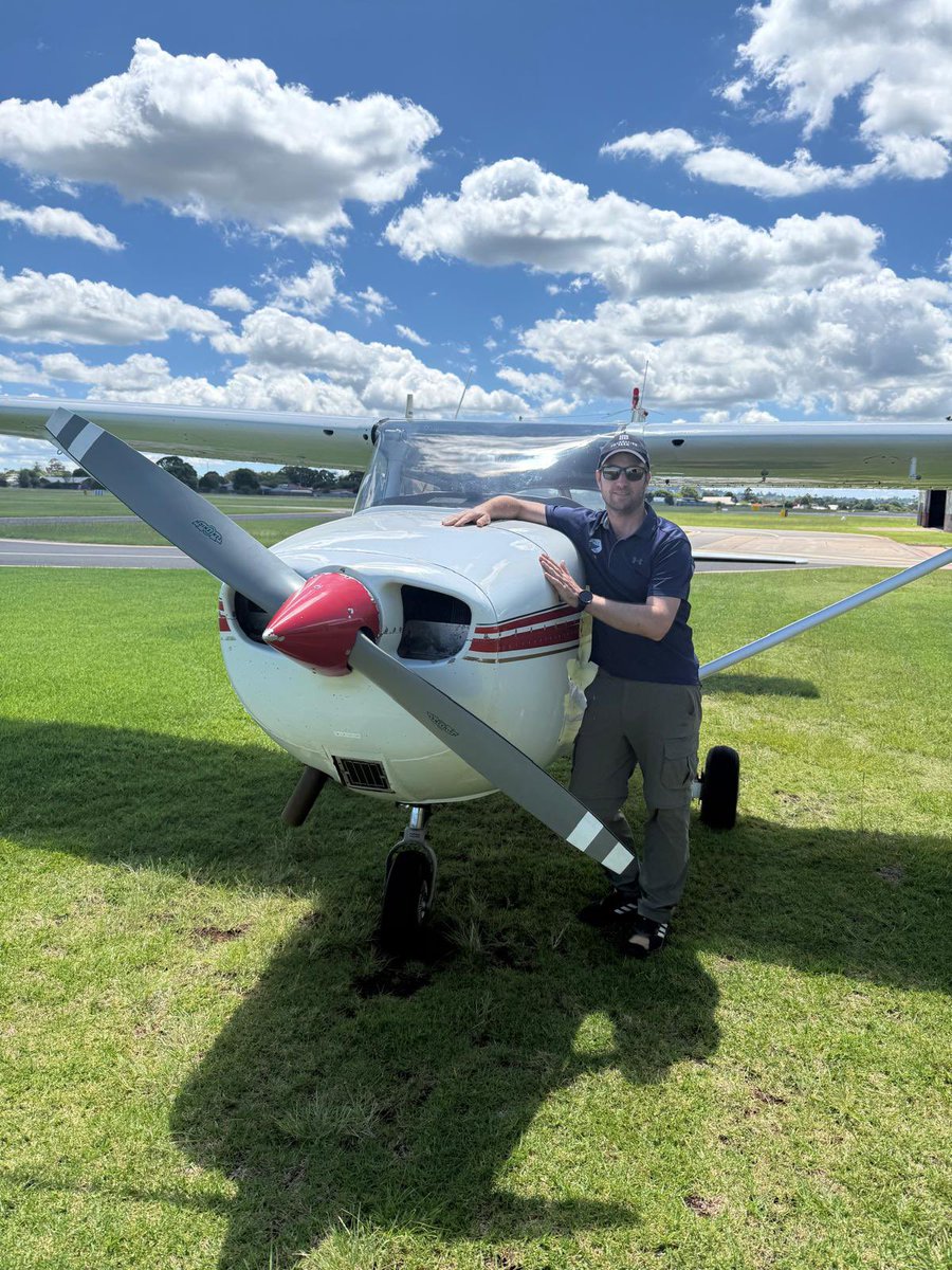 Hamebus piloto?? 😎😎 Congrats amor <a href="/MiguelGarre2t/">Miguel Garrett</a>