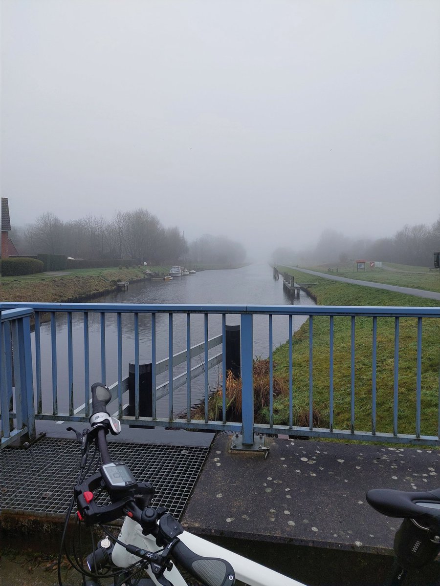 radfahrfriese's tweet photo. Heute wieder Fahrradwetter.  Hier am Ems Jade Kanal in Sande. https://t.co/QqBRFnENl8