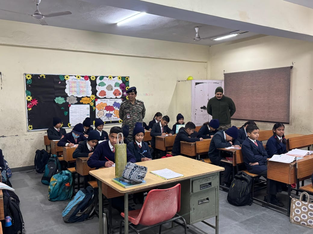 NorthernComd_IA's tweet photo. #LettersToBravehearts
To Honour our soldiers on #ArmyDay2025, the #ArmyPostalService #NorthernComd organized a letter-writing event at Army Public School and KV-1 #Udhampur.
Students eagerly participated, penning heartfelt #LettersToBraveHearts filled with gratitude and admiration for the Indian Armed Forces.
These letters will be distributed to troops, carrying the warmth and appreciation of young minds.
#ArmyDay2025
#NationFirst
#Youth
@adgpi
