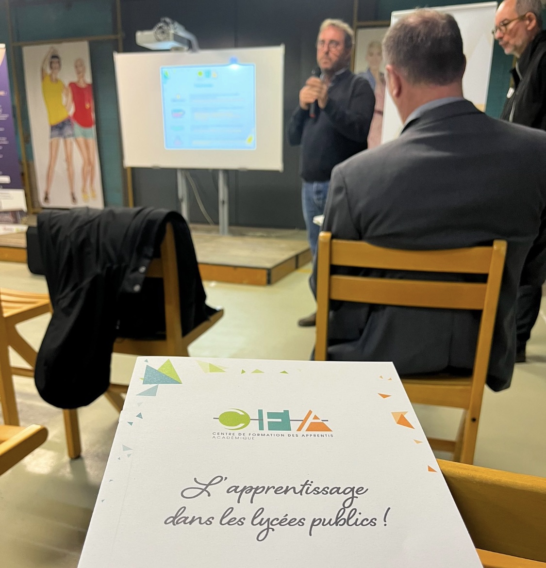 Le CFAA fête ses 20 ans : retour sur une soirée inoubliable ! 
Les UFA Les Grippeaux et Pérochon ont marqué le coup en organisant une soirée exceptionnelle sur le thème : « L’apprentissage à l’honneur au sein de l’Éducation nationale : 20 ans de réussite ! » 
#20AnsDuCFAA