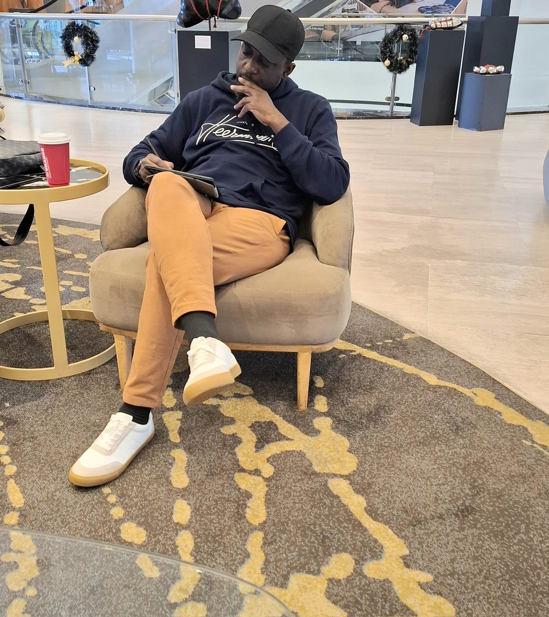 SalumAwadh's tweet photo. Why some business ideas never start?

1. Picking business ideas 
that you cannot initially finance yourself 

2. Chasing investors with ideas in a box. No traction to show off. Investors want businesses not ideas 

3. Fear of failure - thinking of what will happen if you fail

4. Lack of a plan. You don't know where to start

5. Procrastination - you keep on postponing, and before you know it, new idea pops up. It becomes a circle  every year.

6. You allow people to discourage you, people who have not done anything themselves before.

What to do?

1. Start small, don't try to be perfect 

2. Join a business community /association 
3. Don't ask for too many advice 

4. Don't start chasing investors with the idea only. Self-finance / pre-sale

5. Just pick one idea and start, put other ideas in the parking lot. You will come back to them later. 

6. Visualize yourself at 50 years and broke, and looking back, regretting why you didn't start then. You start blaming other people