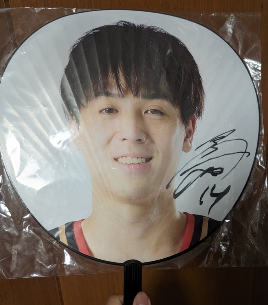 KTDOLLA1's tweet photo. 9年間僕はあなたを心の支えにしてきました。
４年間、あなたに憧れてエヴェッサアカデミーに在籍しました。
応援することが橋本拓哉選手にとって負担になる可能性があること、十分に理解しています。それでも、どんな決断をしても、あなたの決断を尊重し、応援し続けます。
#拓哉と共に乗り越えよう https://t.co/ENLrbYLzfn