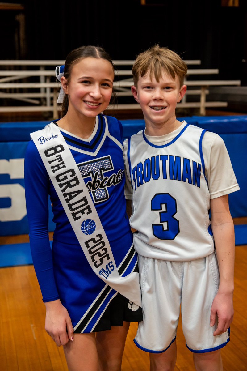 brookeboschele's tweet photo. 8th Grade night for Basketball Cheer! 🏀

#cheer #cheerleading #cheerleader #middleschool #middleschoolcheer #middleschoolsports #basketballcheer https://t.co/BJQTtBK1Hy
