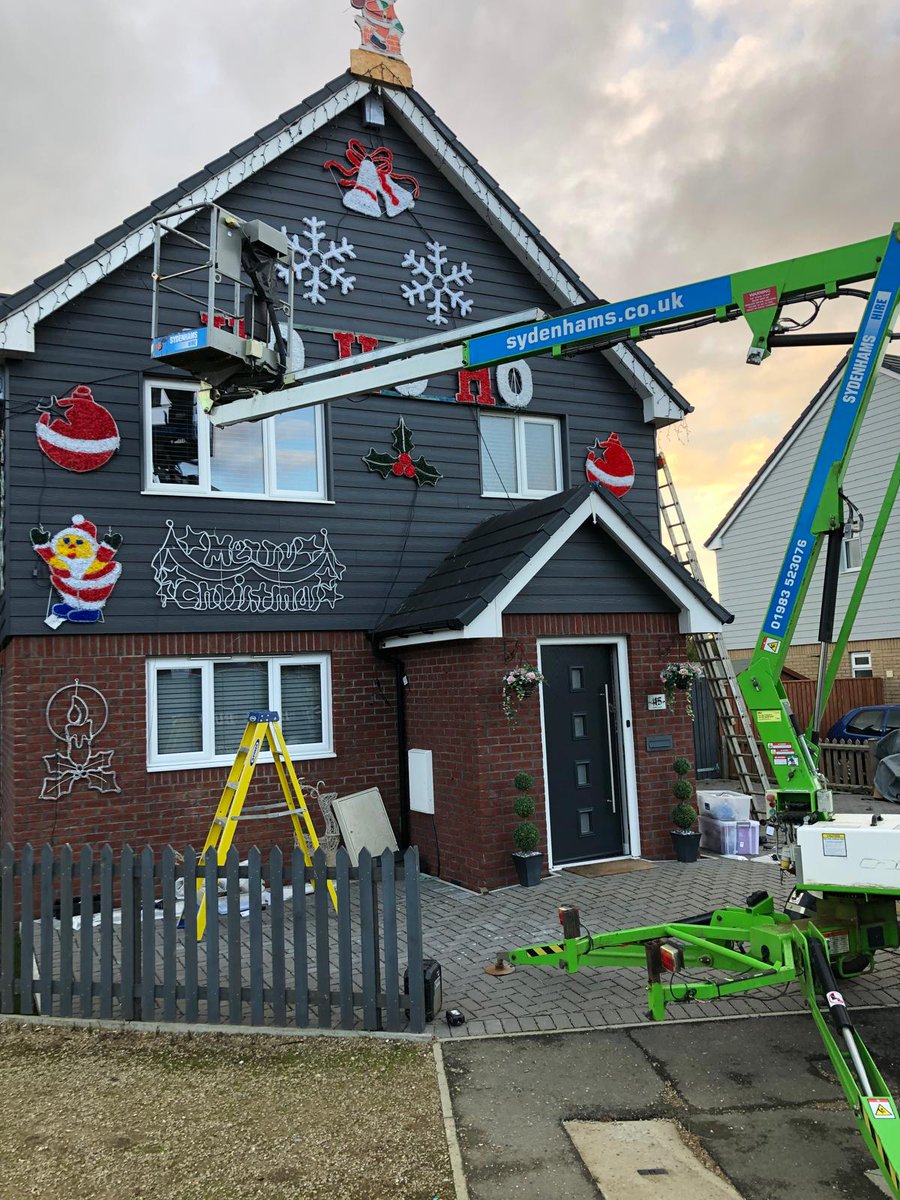 Taking #Displays to new heights! 🏗️

Helping <a href="/kissypuppy/">kissypuppy</a> with a #CherryPicker for their festive display, created by Lee Hayden from #MSHaydenBuilders. 💡

#Proud to #Support projects within our #Community. Need #Equipment? We’ve got you covered! 🛠️

#HireYourWay #KissyPuppy