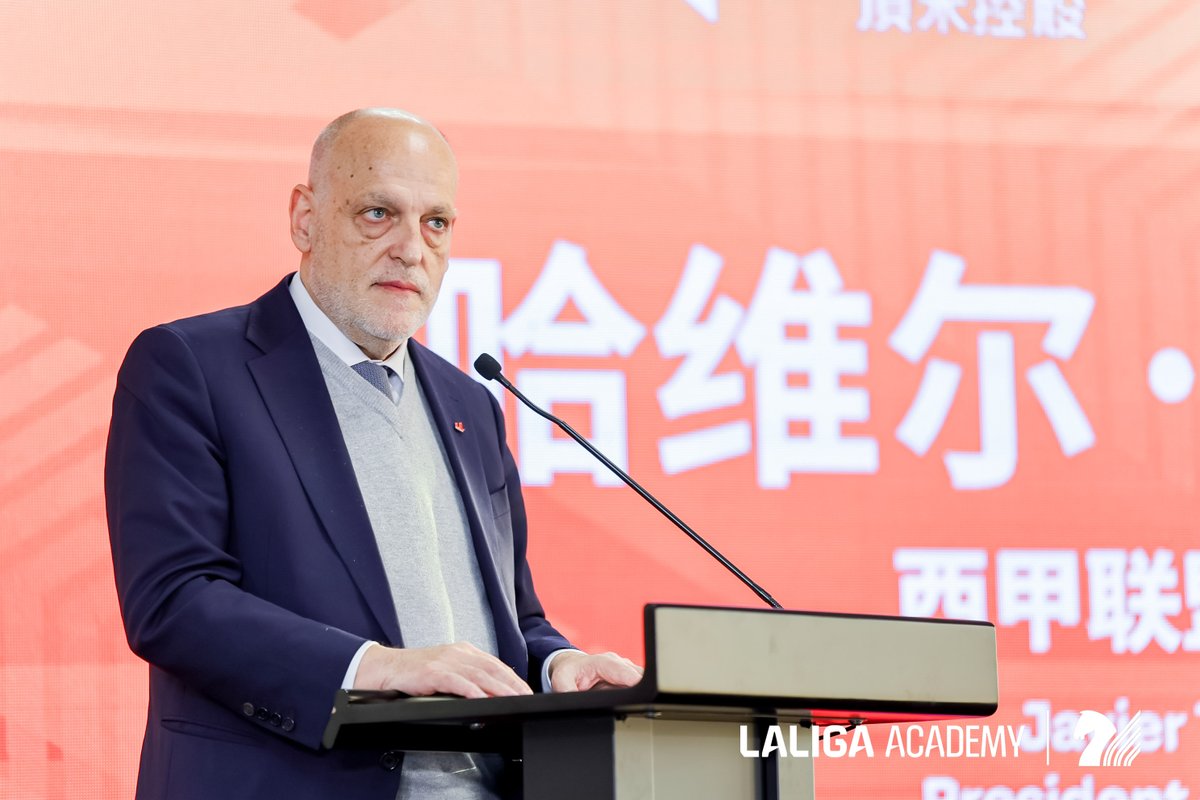 LaLigaCorp's tweet photo. Announcing the opening of LALIGA Academy Shanghai with @Tebasjavier in attendance. 🇨🇳

👦Youth players will train under the LALIGA methodology.

Joining 840➕ sporting projects across 57 countries managed by LALIGA aimed at promoting grassroots football.

https://t.co/yudlNTyBZ3 https://t.co/XEUkGM4PWV