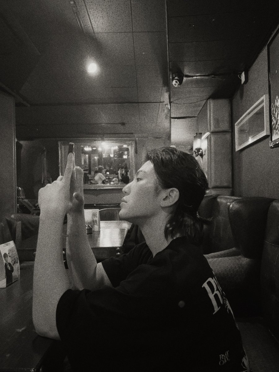 semangkukuji's tweet image. this photo sequence, thank you lee dokyeom 🫶🏻