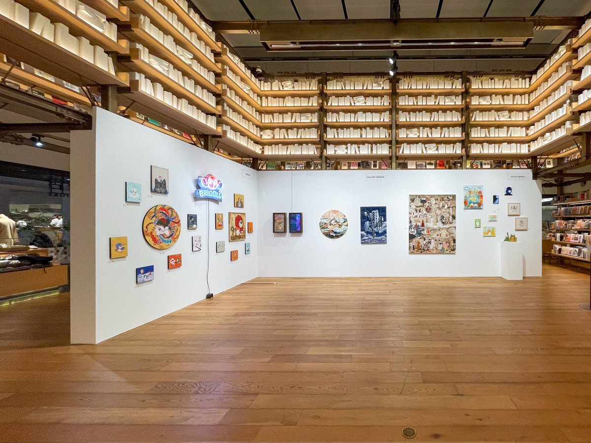 こちら現在開催中のGINZA SIX6F銀座蔦屋書店でのオフライン展示の様子です。GALLERY MoNMAから武田浩志、久野志乃、クスミエリカの3人が1/23まで出品中。

オンラインの方はこちら↓
oil.bijutsutecho.com/gallery/871