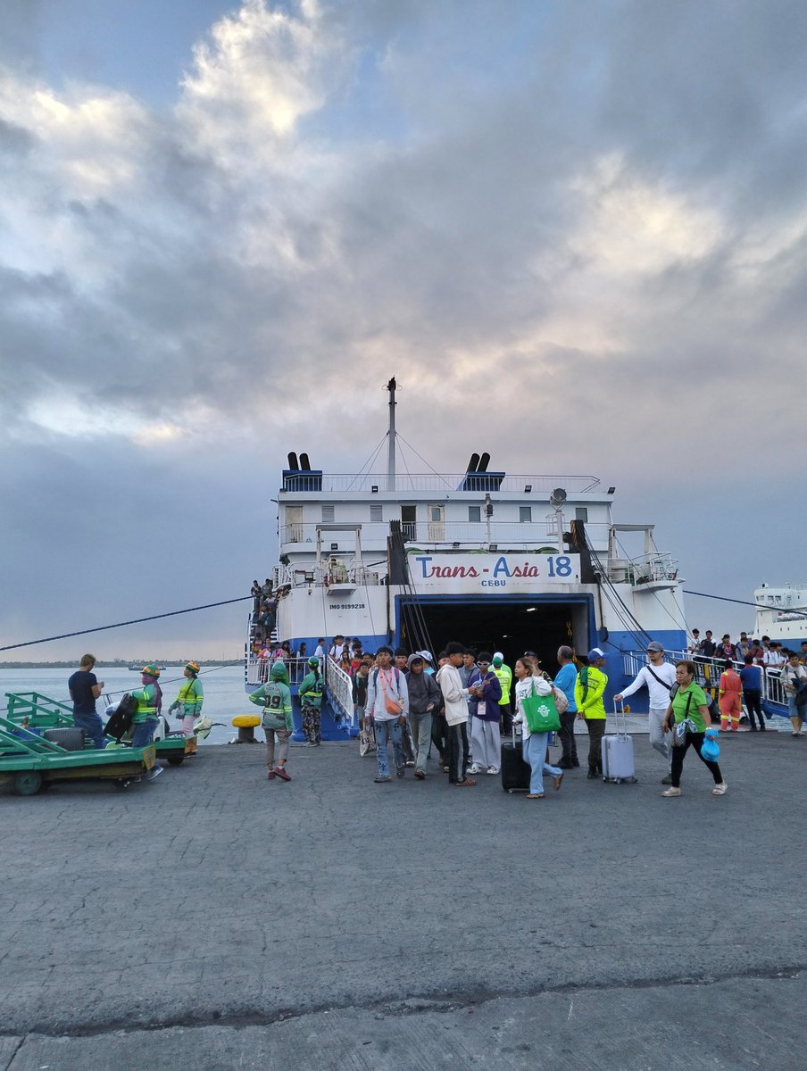 mdfblemo's tweet photo. Arrived safe! Hello UBEC!✨😍
📍Pier 5, Cebu Port https://t.co/KlEwYra49L