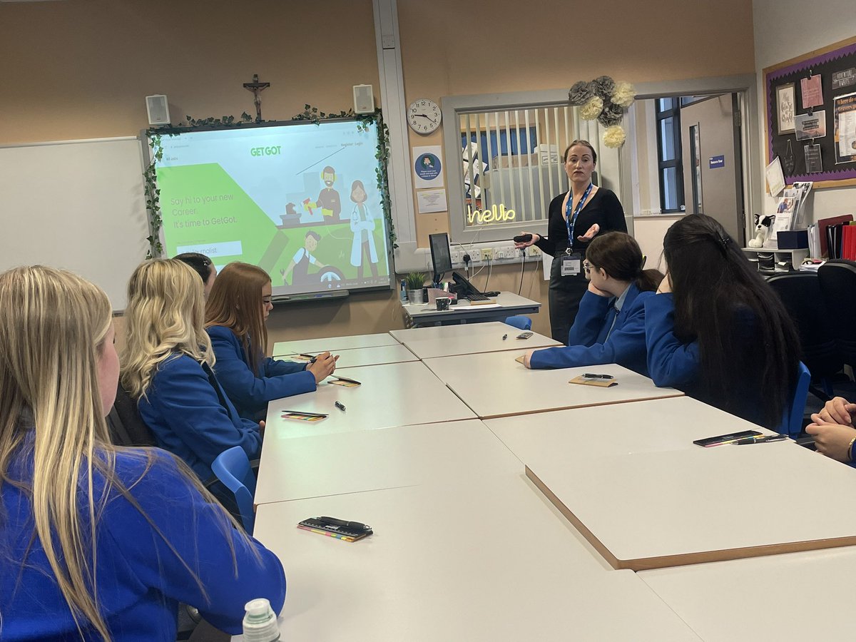 Hello…Laura from <a href="/dcsdcouncil/">Derry Strabane Cncl</a> talking all things applications, jobs, interviews and apprenticeships 💰👩‍💻🧑‍🏭👩‍🍳