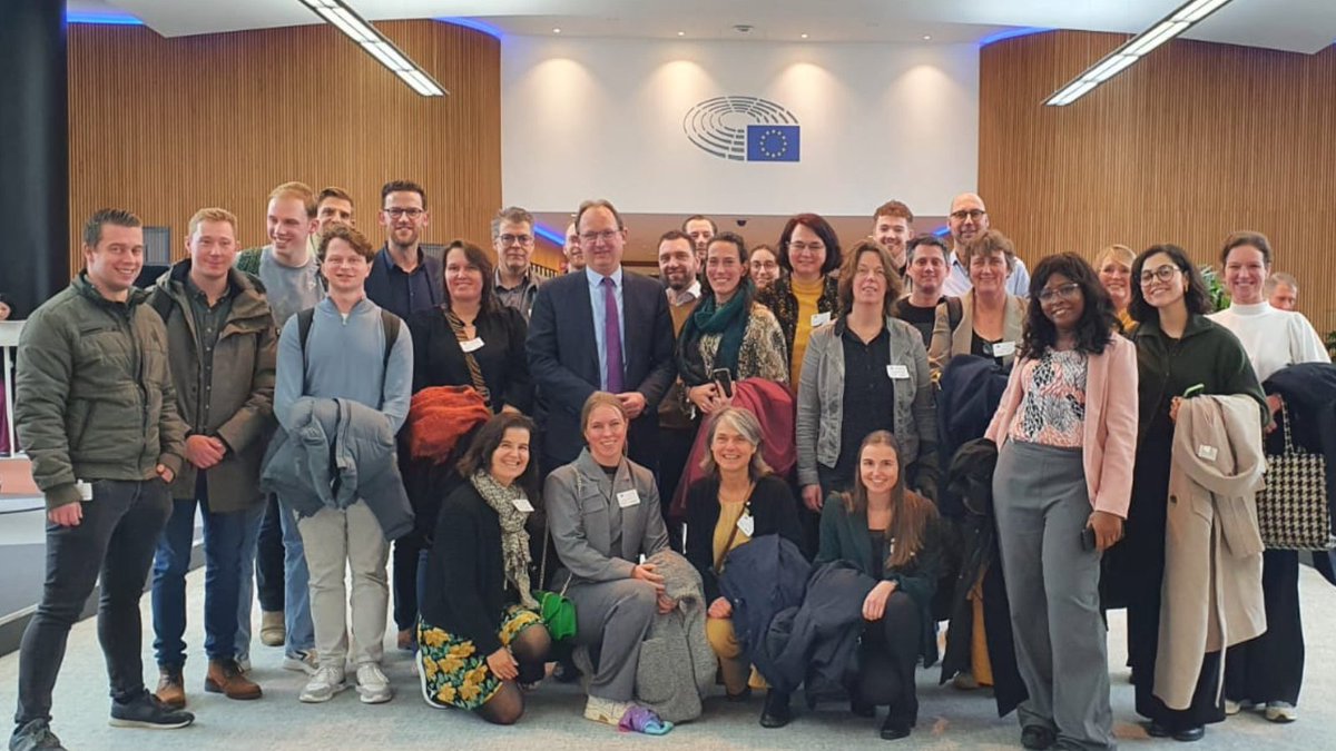 Mooie ontmoeting met projectmedewerkers van <a href="/ZLTO/">ZLTO</a> donderdag. De kennis die zij opdoen bij hun projecten op het boerenerf (o.a. op gebied van energie, water, bodem) zijn ontzettend waardevol voor Brussel. Daarover met elkaar goede afspraken gemaakt. Dank voor jullie komst!