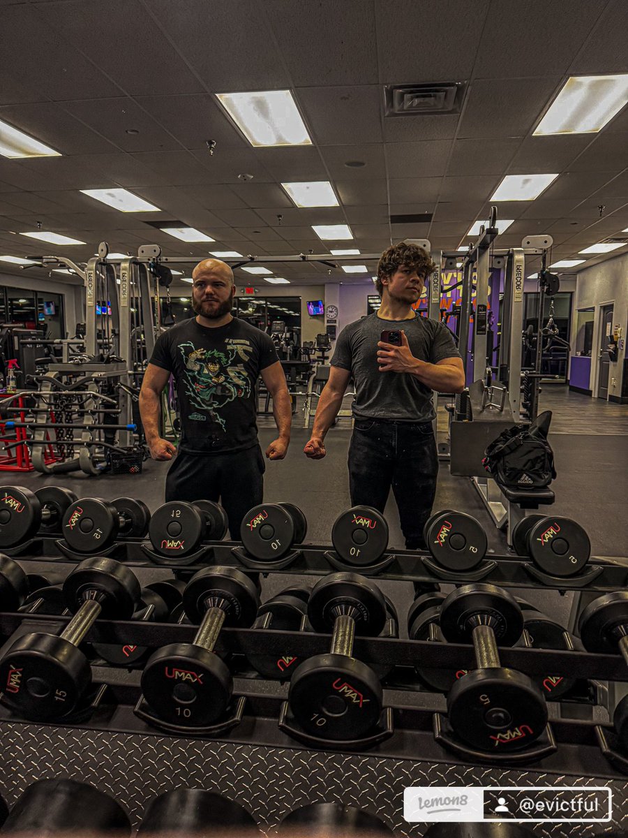 Exactly 10 months apart gym progress! ⚡️
#gym #bodytransformation