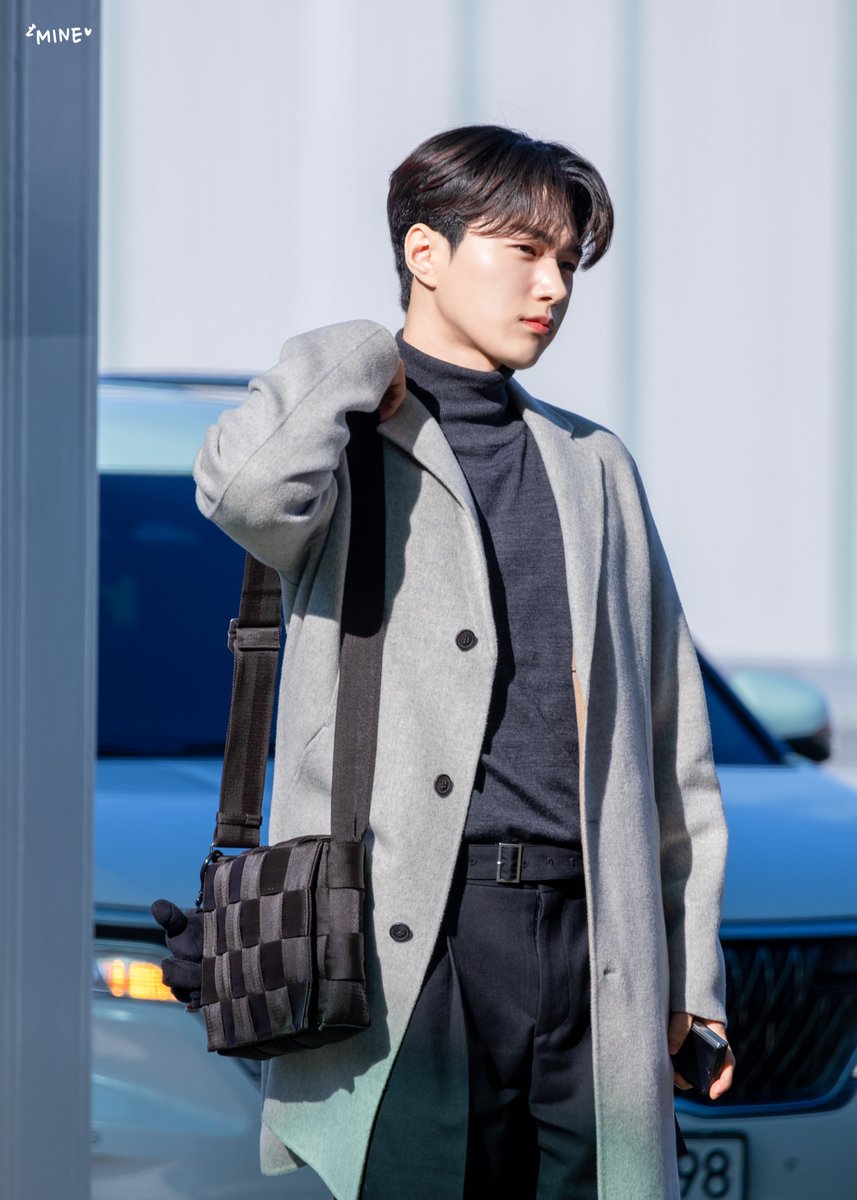 b_mine4ifnt's tweet photo. 250117 ICN 출국 #L #엘 #명수

#김명수 #MYUNGSOO #KimMyungSoo #인피니트 #infinite #ミョンス #金明洙 #INFINITE

🔊이제 한국에 없으니까 그만 잘생기기

╭���◝ ͡ ◜◝ ͡ ◜◝ ͡ ◜◝ ͡ ◜◝ ͡ ◜◝ ͡ ◜◝ ͡ ◜◝╮
            그거 어떻게 하는건데
╰◟◞ ͜ ◟◞ ͜ ◟◞ ͜ ◟◞ ͜ ◟◞ ͜ ◟◞ ͜ ◟◞ ͜ ◟◞╯
                      O
                          °