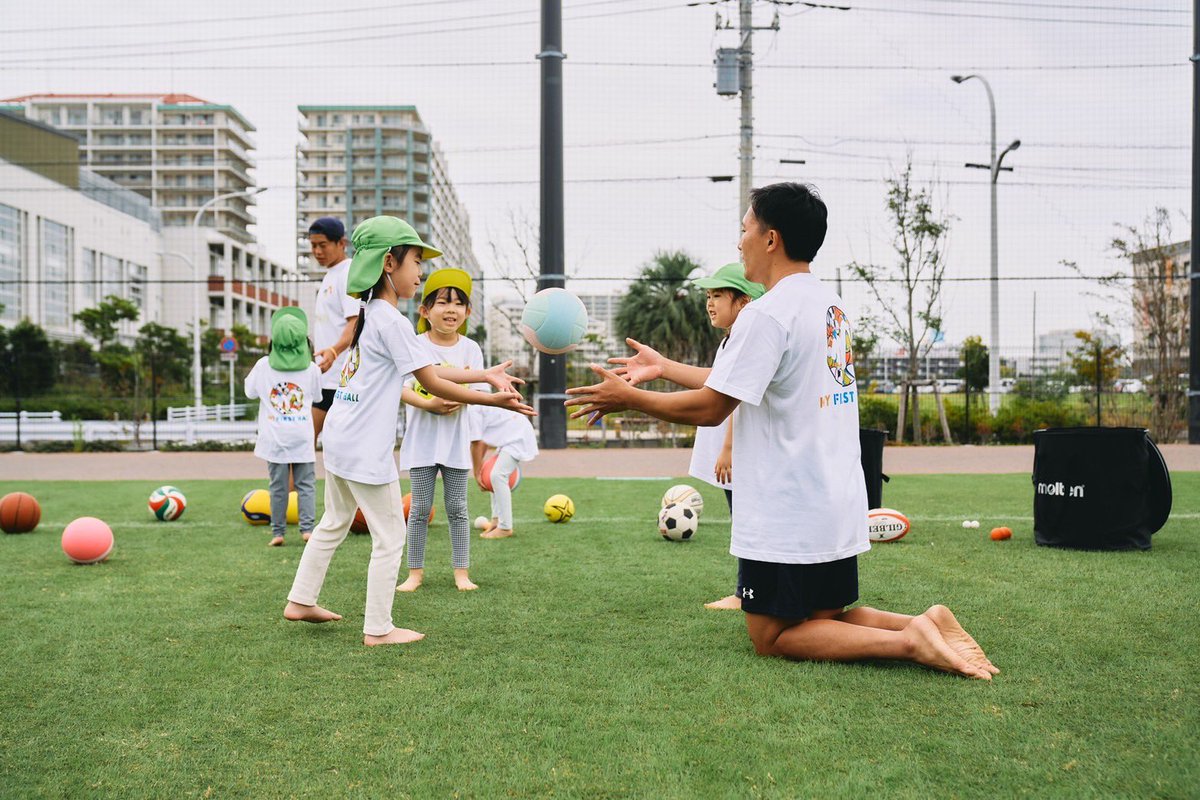 MyFirstBall's tweet photo. MFBを体験したお子さまの保護者さまからのアンケートの声をご紹介！

＼保護者さまの声／
• 運動があまり好きではない様子だったのですが、帰宅後はボールを抱えて家中をずっと走り回っています！🏃‍♂️⚽

• 興奮して帰ってきました！良い記憶として心に残りそうな体験をさせてもらい、感謝しています😊 https://t.co/g5JDpQZg1X