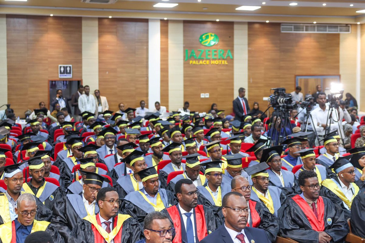 AIGutale's tweet photo. Waxa aan @MogUniver    جامعة مقديشو ugu hambalyeynayaa Qalin-jeninta dufacadda 17aad ee heerarka kaladuwan ee tacliinta sare (PGD, Master iyo PhD) 
Runtii halganka la dagaallanka Jahliga, Saboolninada iyo horumarinta tacliinta sare ee Jaamacadda Muqdisho oo hadda ku dhow 30 sano waxa uu sameeyey Isbeddel wanaagsan joogteyntiisuna waxa ay kamid tahay tiirarka waaweyn ee dadka iyo dalka Soomaaliyeed ku gaarayaan Berri ka wanaagsan kana hormarsan Shalay!