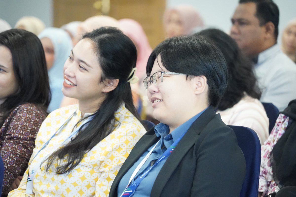 akademisains's tweet photo. Warga ASM menurut Puan Hazami perlu bekerja sebagai satu pasukan yang mempunyai elemen pemahaman, komunikasi, kesalinghubungan, kerjasama, kejelasan serta kepercayaan. Ini sekaligus bakal menyumbang kepada pengukuhan operasi, mengekalkan bakat berkualiti dan mampu melaksanakan inisiatif baharu yang berimpak tinggi.  

Bagi tahun 2025, beliau mengingatkan warga kerja ASM supaya terus komited terhadap visi dan misi organisasi selain turut berkongsi beberapa program yang telah dirancang oleh Bahagian Kajian, Analitik dan Kerjasama Strategik STI, Bahagian Hal Ehwal Antarabangsa dan Komunikasi serta Bahagian Perkhidmatan Korporat.  Tahniah kepada bakat-bakat ASM dan selamat maju jaya di tahun baharu 2025!  

#ASM30 #ASM3Dekad #ASM30Years