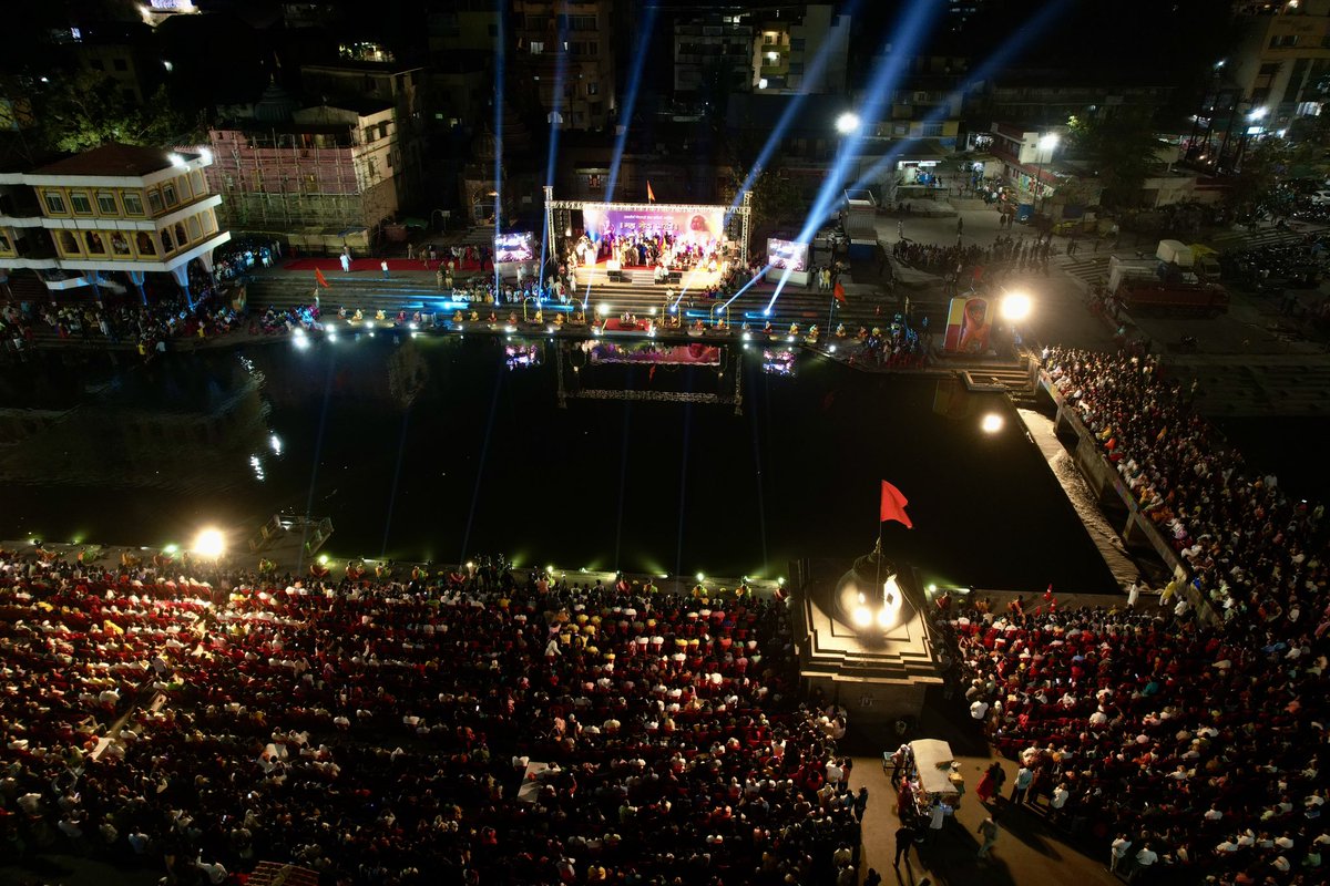 Gurudev Sri Sri Ravi Shankar (@gurudev) on Twitter photo Presided over the “Goda Aarti,” a traditional ceremony honoring the river Godavari in Nashik, Maharashtra. <a href="/ArtofLiving/">The Art of Living</a> has been actively collaborating with local communities and authorities to ensure the river’s cleanliness and to prevent its pollution. Presided over the “Goda Aarti,” a traditional ceremony honoring the river Godavari in Nashik, Maharashtra. <a href="/ArtofLiving/">The Art of Living</a> has been actively collaborating with local communities and authorities to ensure the river’s cleanliness and to prevent its pollution.
