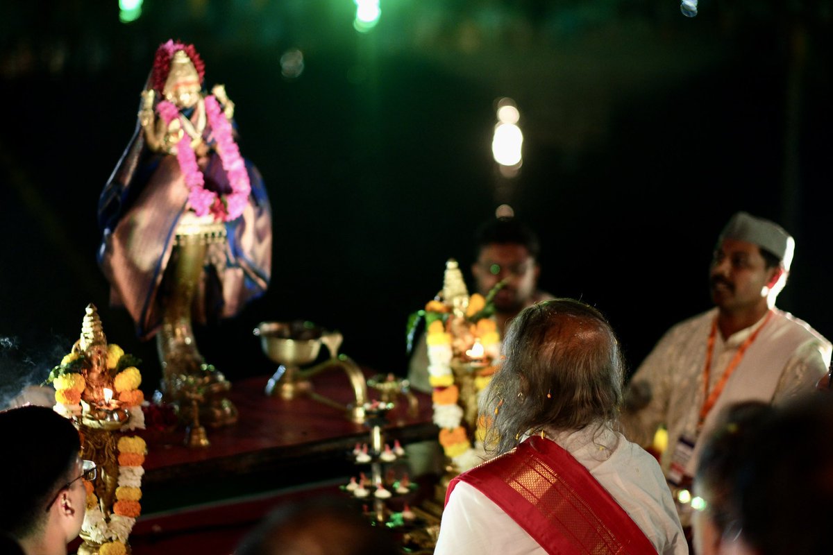 Gurudev's tweet photo. Presided over the “Goda Aarti,” a traditional ceremony honoring the river Godavari in Nashik, Maharashtra. @ArtofLiving has been actively collaborating with local communities and authorities to ensure the river’s cleanliness and to prevent its pollution. https://t.co/8X6Mil1YV9