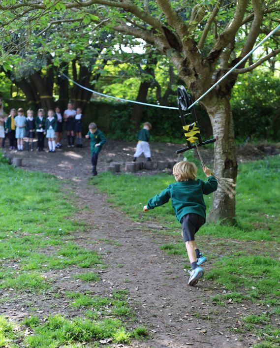 A reminder that if you have a child starting school in September 2025 the deadline for your application on Wednesday 15th January, so please ensure you visit buff.ly/40pPre2 or
buff.ly/40BTGUM - depending on where you live.