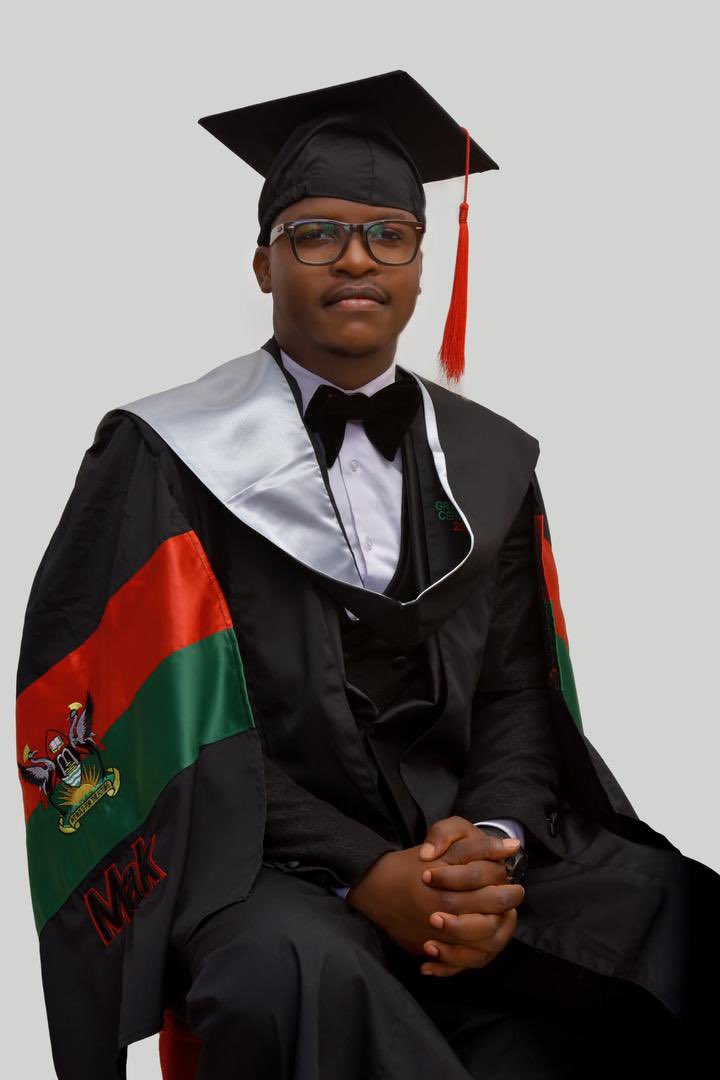 rodneyrugyema's tweet photo. Celebrating these amazing former leaders at Nkrumah Hall. Thank you for leading so well and graduating, setting a great example to your followers! Thank for making my work so simple. May God bless you. https://t.co/lfcyhoUFCW