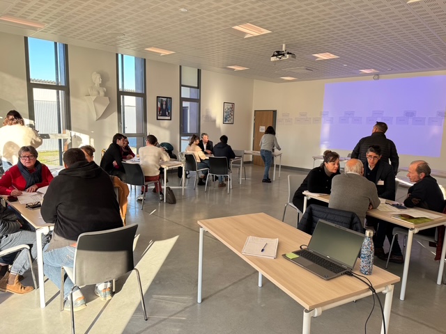 RegazBordeaux's tweet photo. 🧵1/4 Cette semaine, le SMERSCoT du #Médoc organisait ses ateliers pour construire son Plan Climat Air Énergie Territorial (#PCAET). Au menu : maîtrise énergétique, énergies renouvelables et mobilités durables. Une réflexion collective pour l'avenir du territoire ! 🎯 https://t.co/YLvtAfiNCN