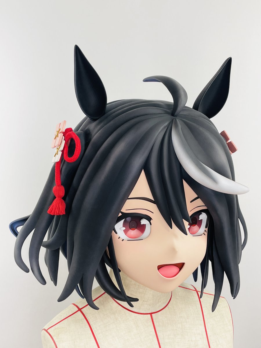 tokalcms's tweet photo. 着ぐるみマスク完成しました。立体造形目で視線追従/非追従の換装可、髪飾り付属の仕様です。テール髪はホールド機構付き���ールジョイントによって自由な角度で固定できます。 https://t.co/p9vNOyunsI
