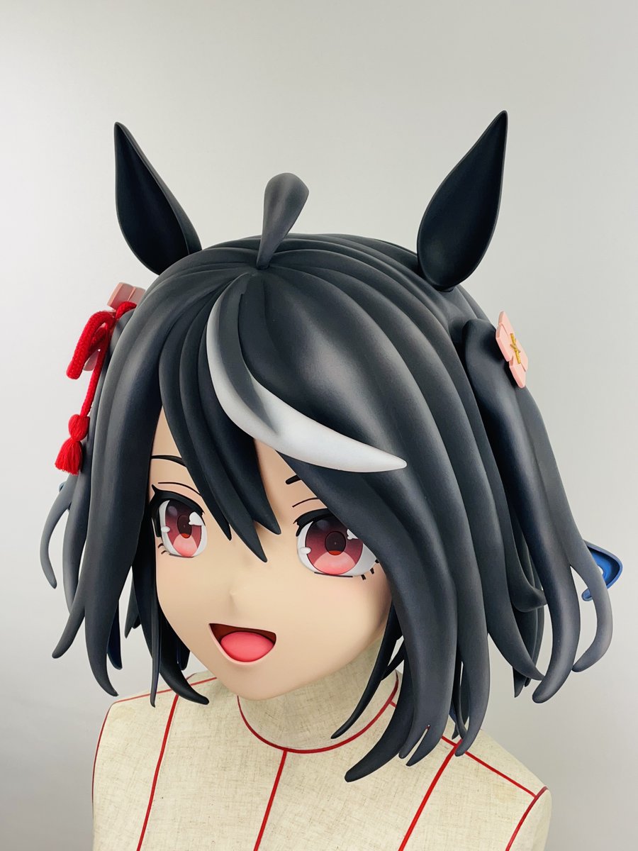 tokalcms's tweet photo. 着ぐるみマスク完成しました。立体造形目で視線追従/非追従の換装可、髪飾り付属の仕様です。テール髪はホールド機構付き���ールジョイントによって自由な角度で固定できます。 https://t.co/p9vNOyunsI