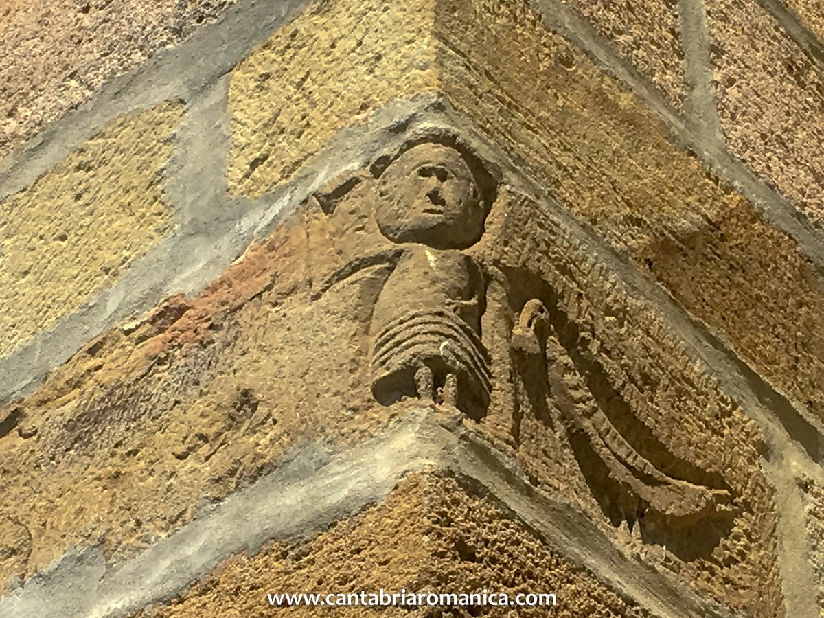 CantRomanica's tweet image. Hoy se celebra #SanAntón. En la pequeña Iglesia de Santa Lucía de Arenas de Iguña encontramos en un esquinal de la nave este relieve que según algunos autores representa al santo en la escena en la que un un cuervo le alimenta con pan.

#iconografía #arte #historia #románico