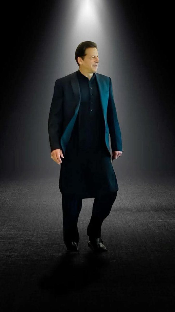 haroon624009's tweet photo. *🚨💥🚨ہم سے نہ پوچھو عشق کی داستاں* ✌🏻
*مرشد*🔥
*ہم تو جوانی میں ہی ایک قیدی سے عشق کر بیٹھے*❤️✌🏻 https://t.co/ieCYQMKbwW