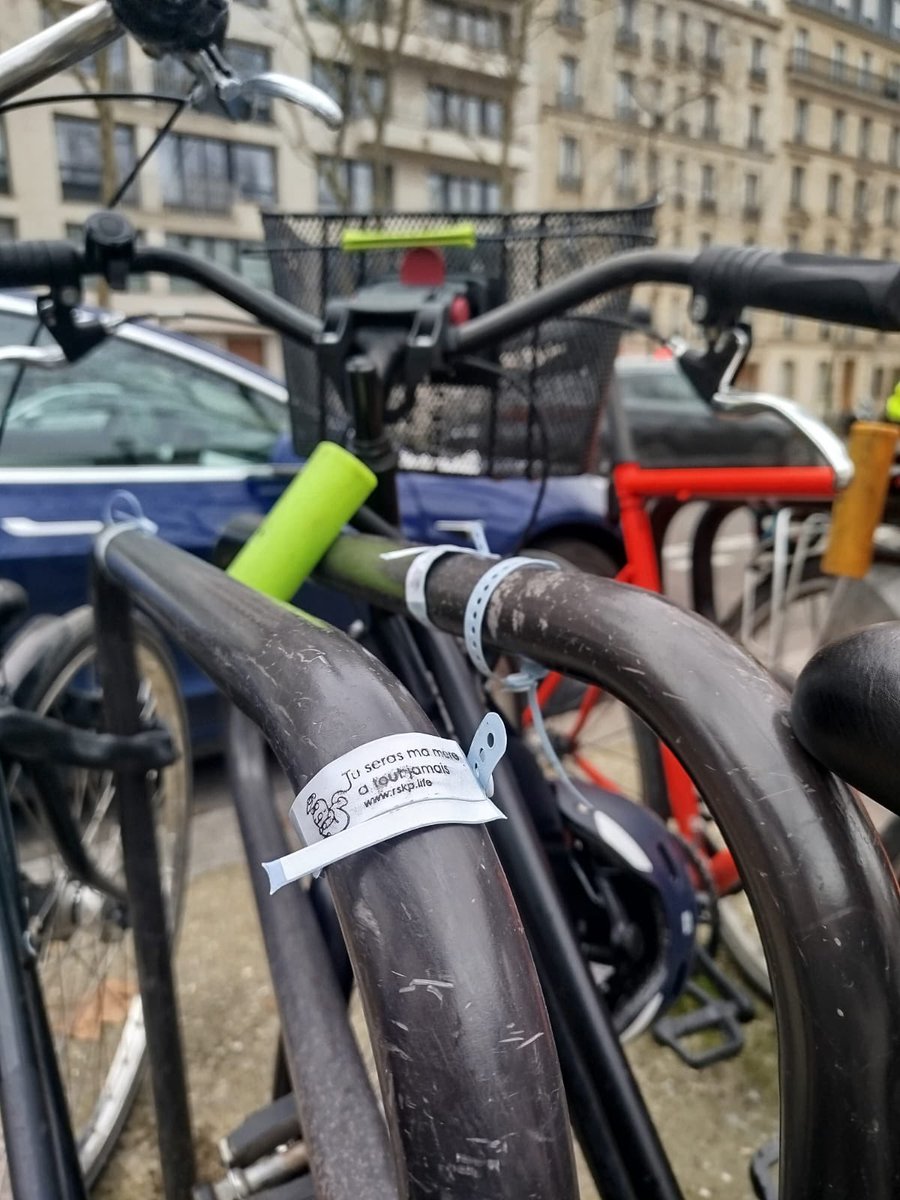 Yen a partout 😡😡🤬 enlevez-les si vous les voyez!! #amortl’extremedroite #prochoice #antifa #ivg #loiveil 
<a href="/EmmanuelMacron/">Emmanuel Macron</a> c’est inadmissible 
<a href="/NousToutesOrg/">#NousToutes</a> <a href="/Femen_France/">FEMEN</a>