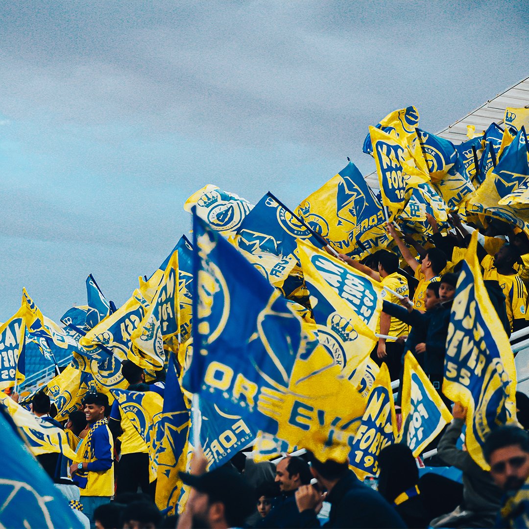 AlnassrFans's tweet image. مدرج الشمس أبطال الحكاية دائمًا ✨
ليلة جديدة تجمعنا تحت شعار العالمي ، ووقفتكم خلف الفريق اليوم هي سر الانتصار بإذن الله 💛
احضروا، شجعوا ، ادعموا نجومكم الذين ينتظرون حضوركم 🏟️
#معاك_يانصر
#النصر_التعاون