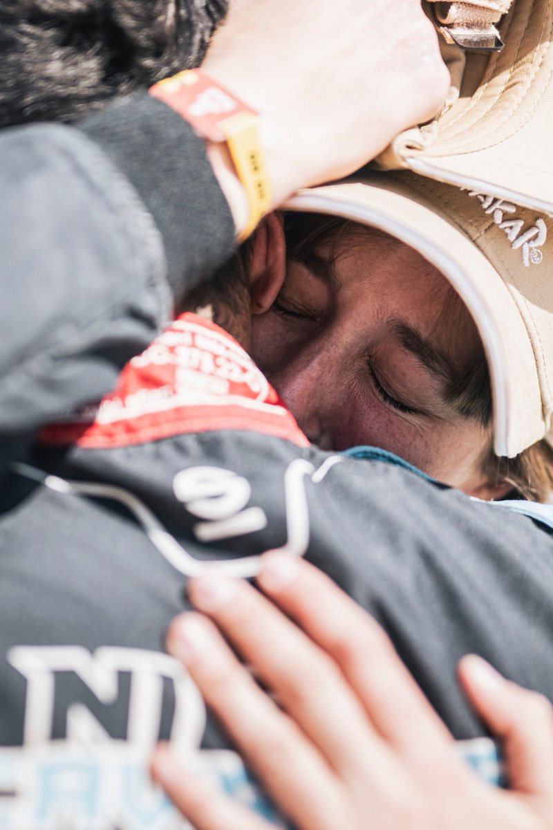 What emotions for the Argentinian couple! 🇦🇷💥

#Dakar2025 #DakarInSaudi