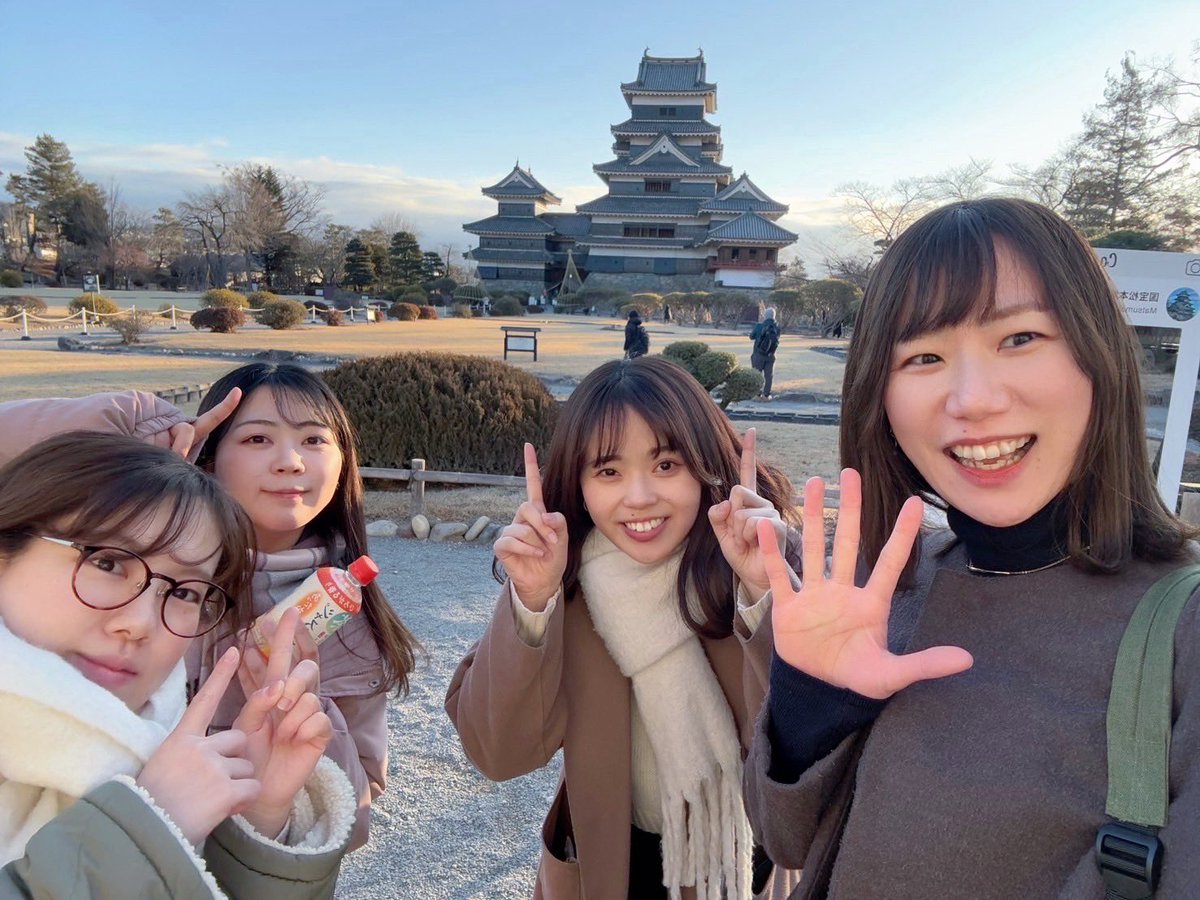 ReLienSax0211's tweet photo. 今日はこちらの演奏会のため、松本へみんなで打ち合わせに伺いました！
2月はコチラも！ご注目ください👀✨
(松本城登って足がフルフル🙃笑)
また４人の思ひ出が増えてｳﾚｼｲ🥰 https://t.co/s9bVWAmB2A